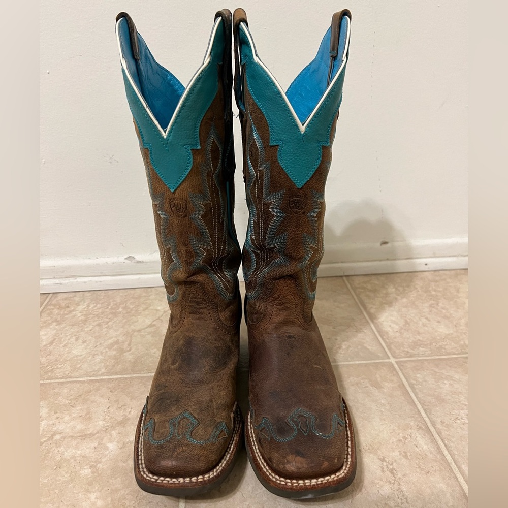 Ariat Leather Cowboy Boots (Size 6B)